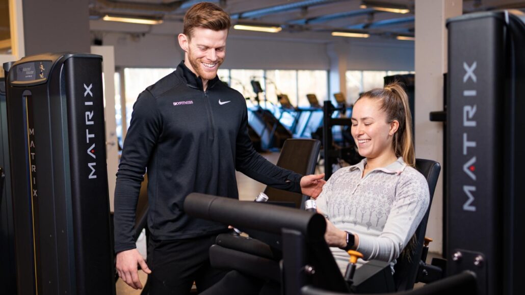 Unngå skader - tren på et treningssenter! - SKY Fitness