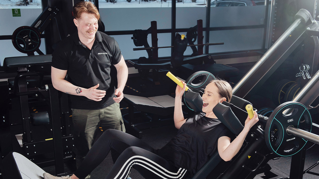 Nybegynner på et treningssenter? Slik kommer du i gang! - SKY Fitness